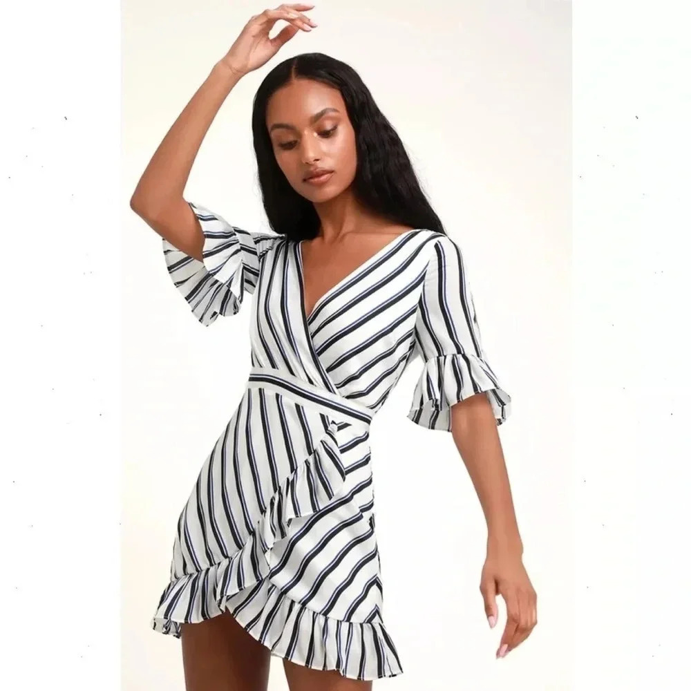 BB Dakota Women’s Visual Pursuit Ivory Striped Ruffle Chic Party Dress Size 0